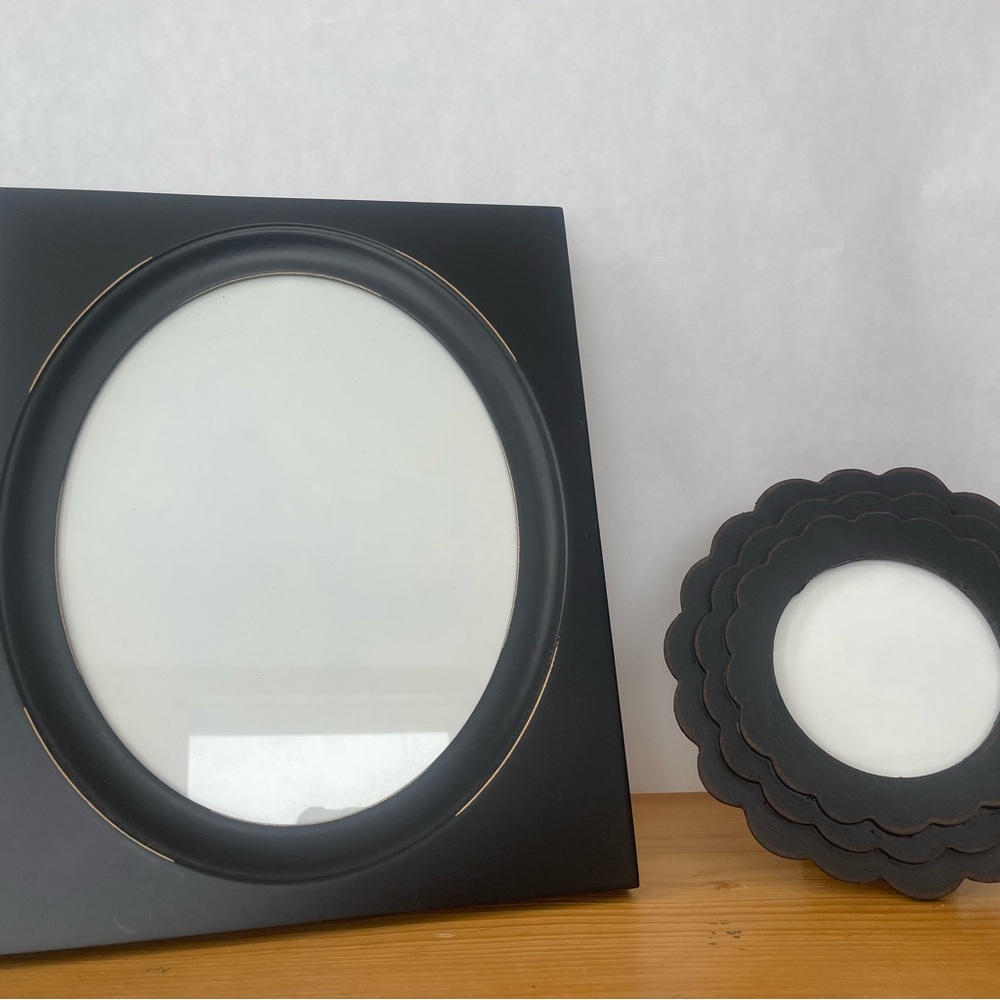 Elegant Black Picture Frame Set